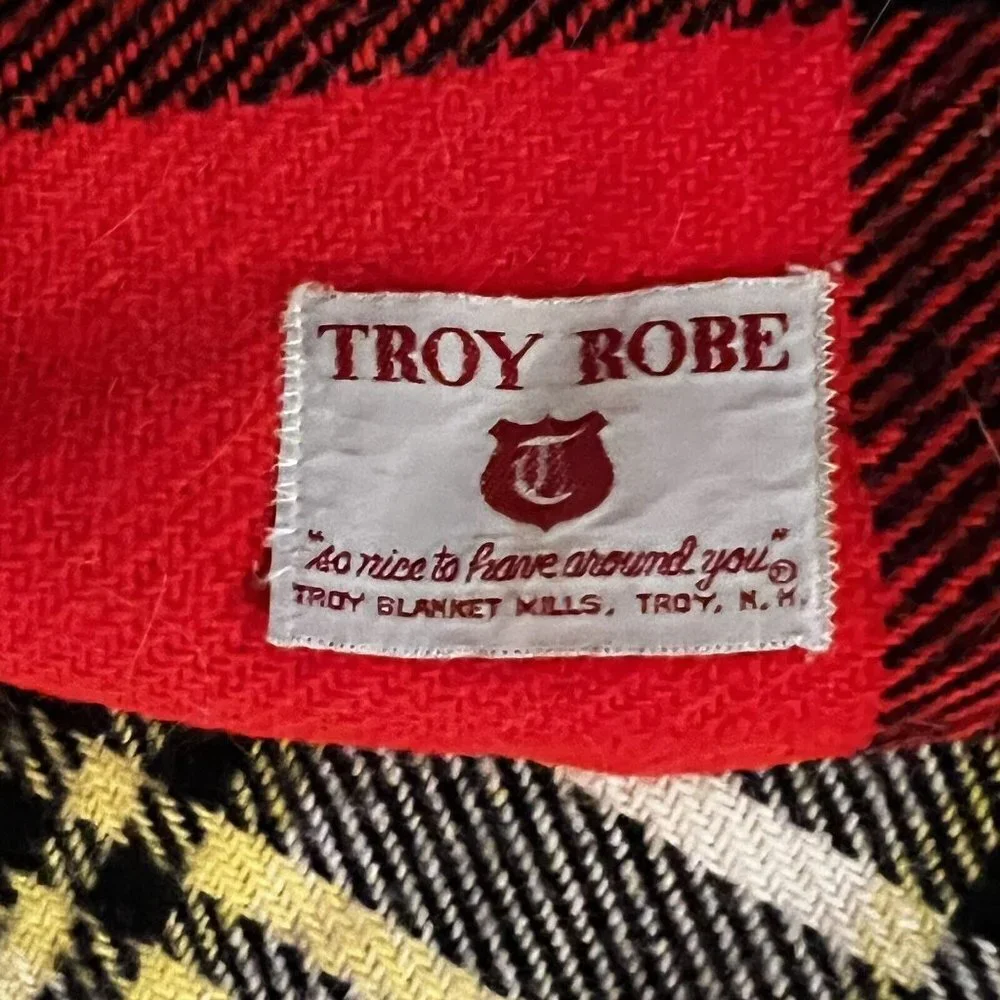 VTG Troy Robe‎ wool red plaid Fringe Throw  Blanket Stadium Cover 54x52in
